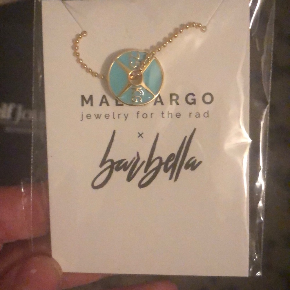 Barbella box necklace